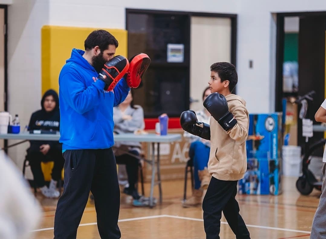 Cole Smith coaching youth boxing